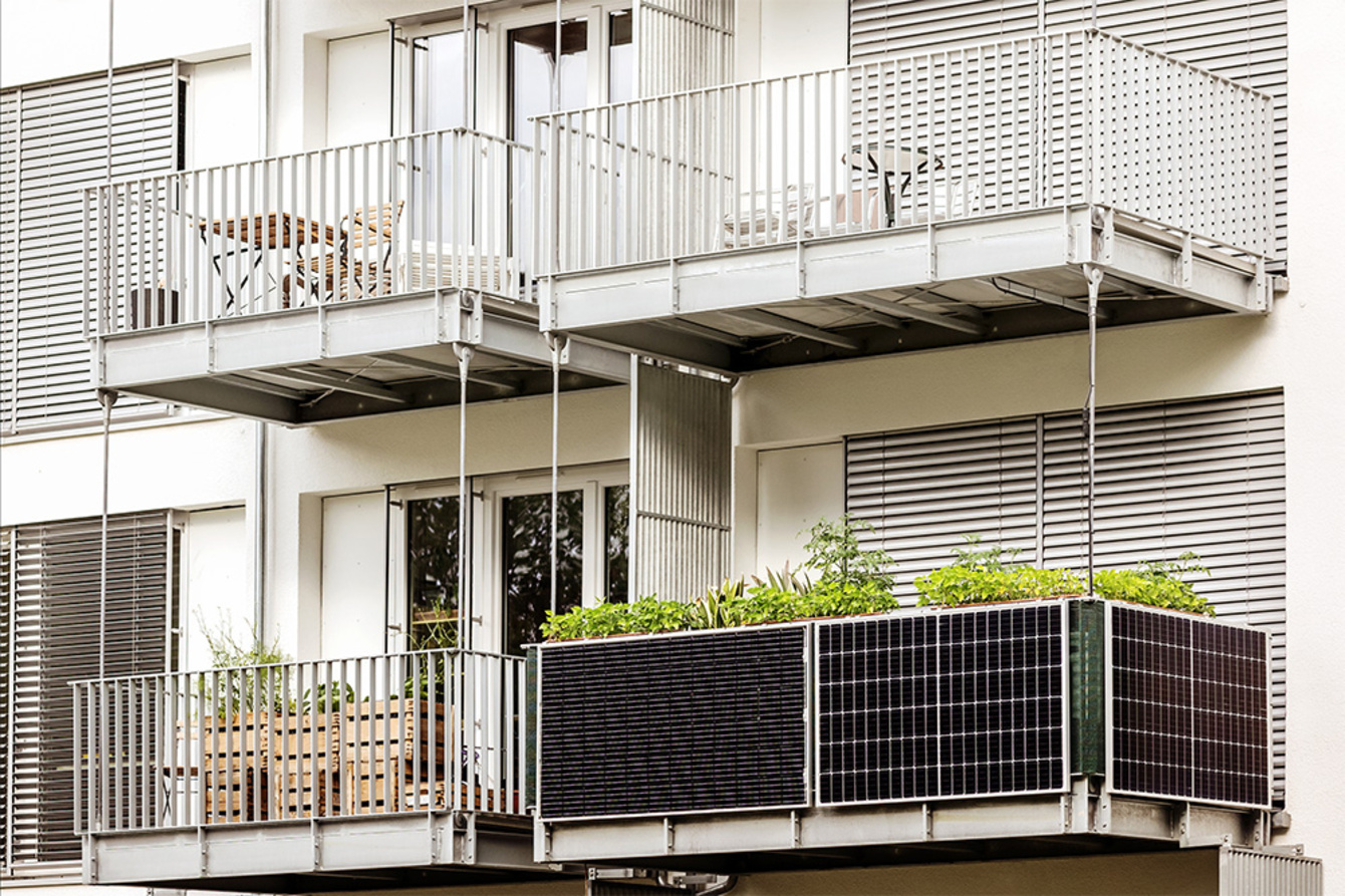 Balkon­kraftwerk bei Wächter Elektrotechnik in Hof